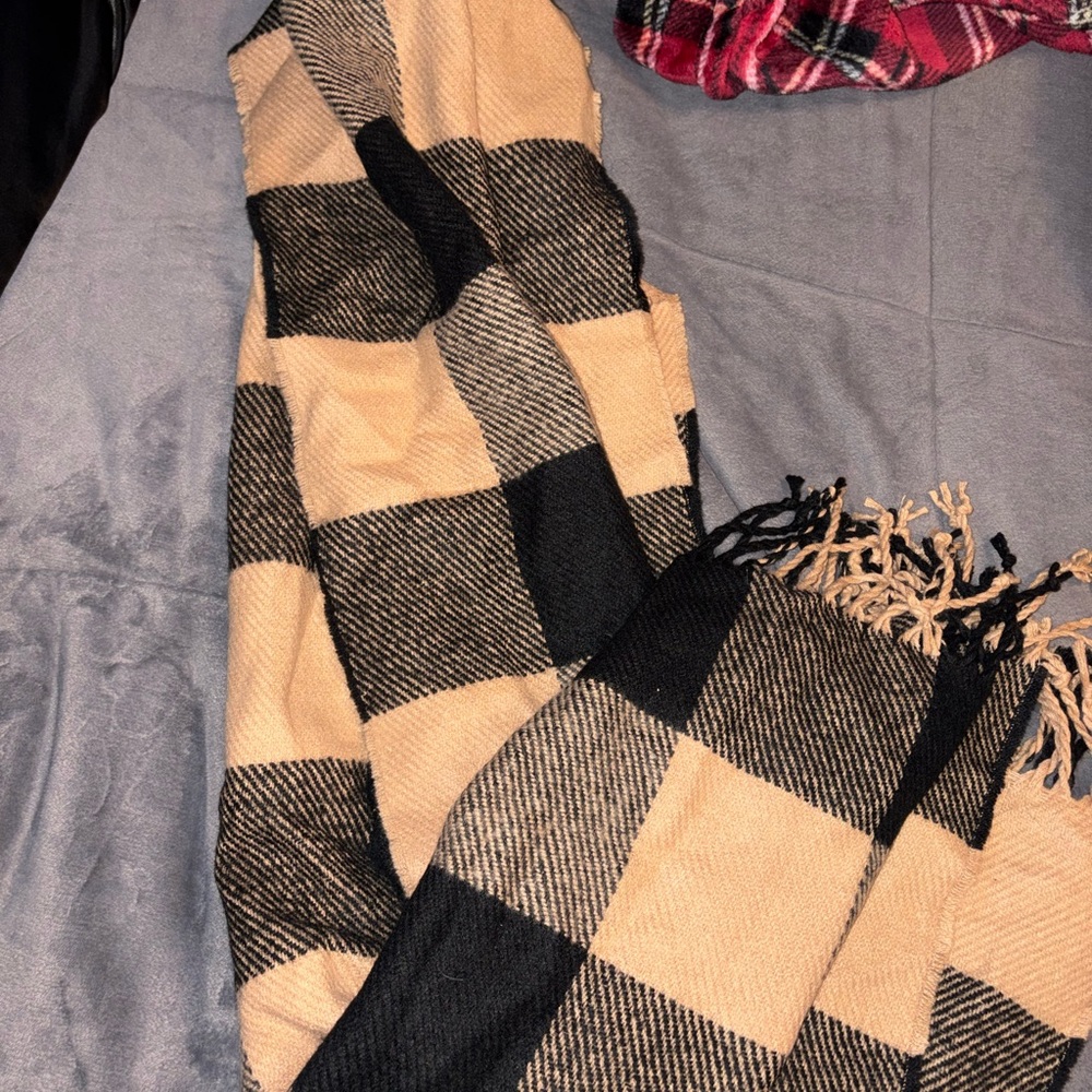 Abercrombie & Fitch Black and Tan Checkered Throw